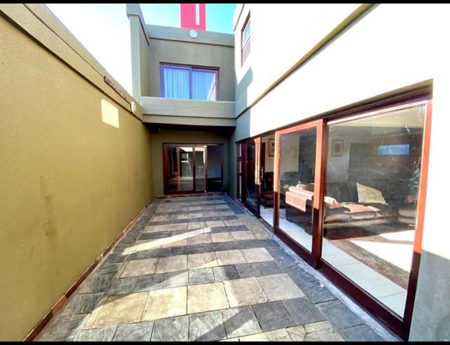3 BEDROOM PROPERTY TO RENT IN MOLAPO